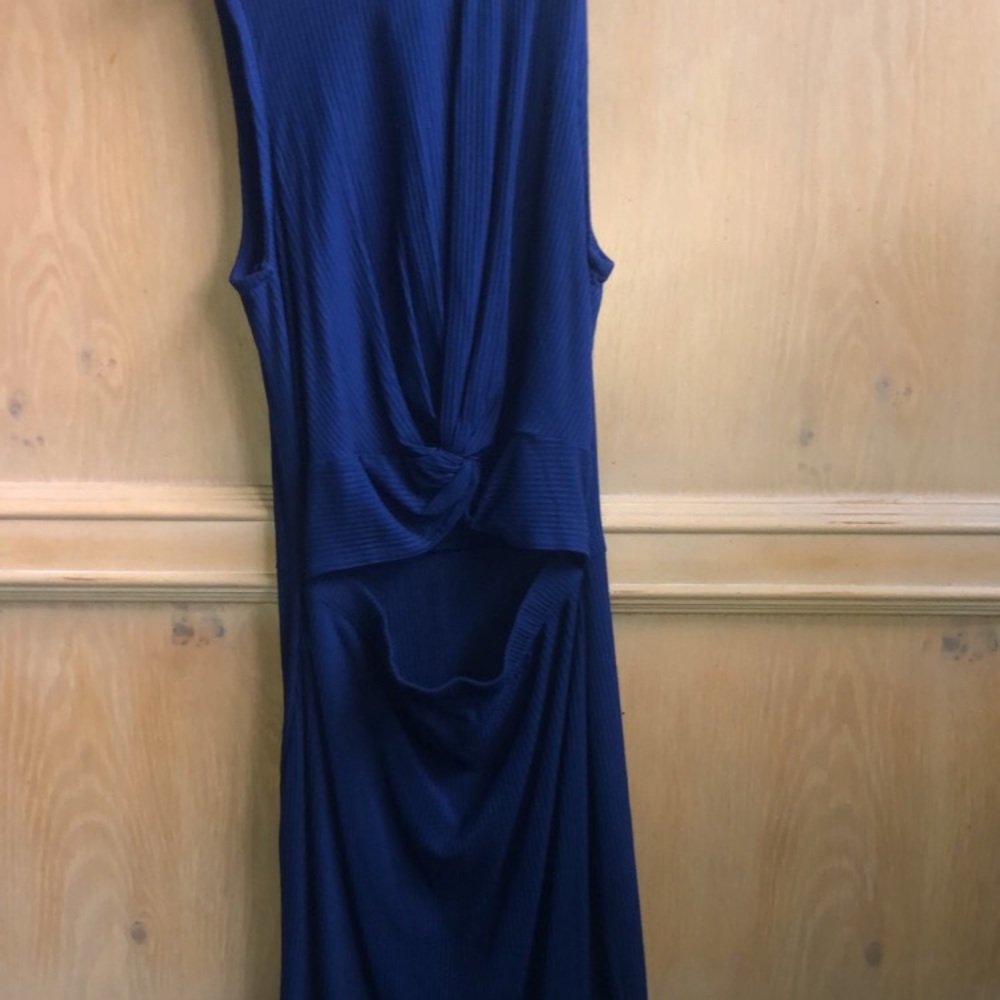 Tight fitting blue dress with slit